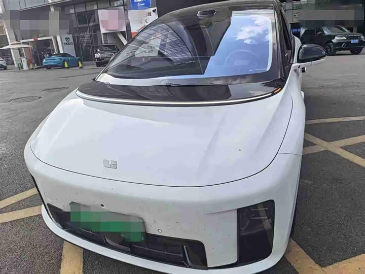 Фото 1 - LiXiang i8