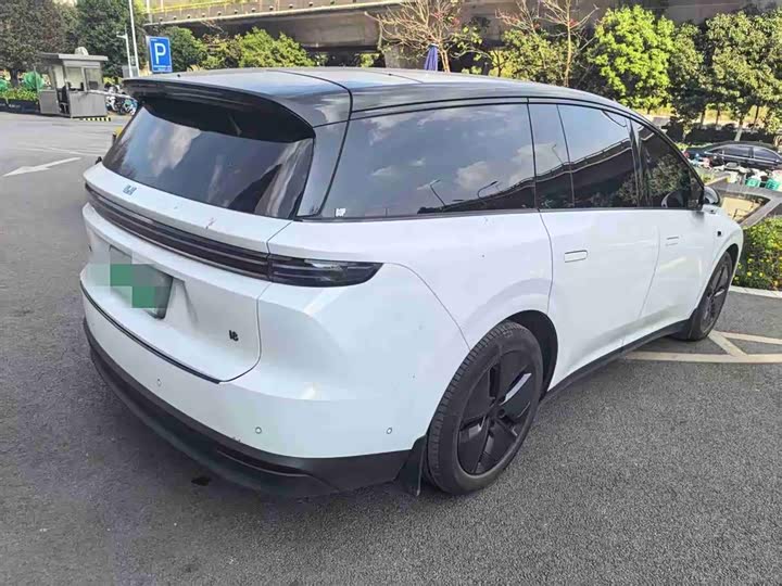 Фото 4 - LiXiang i8