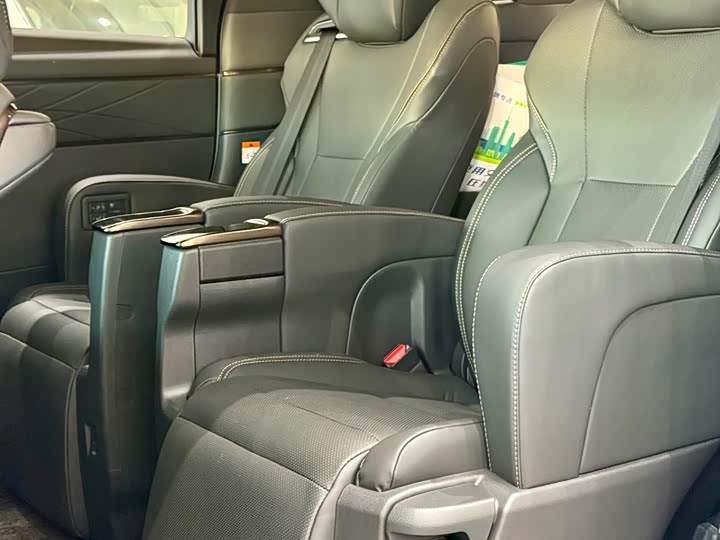 Фото 6 - Toyota Alphard