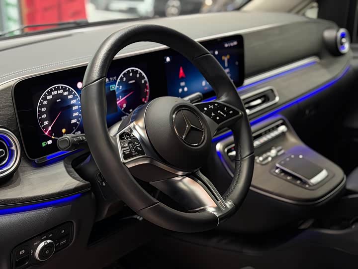 Фото 3 - Mercedes-Benz V-Class