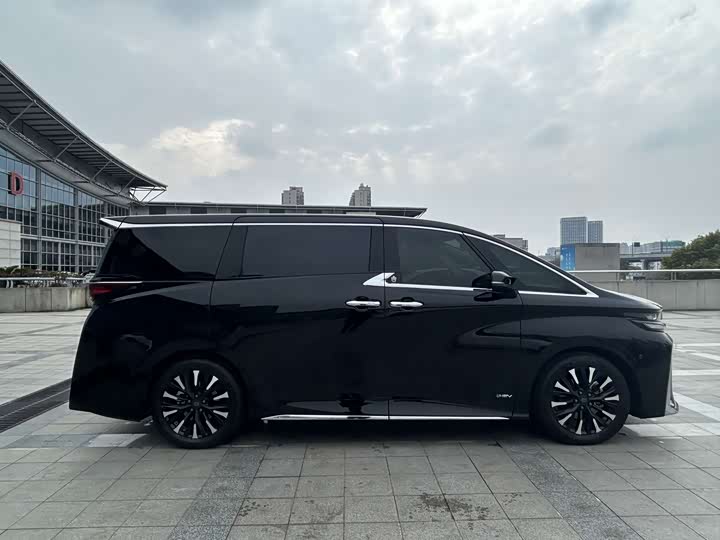 Photo 4 - Toyota Vellfire