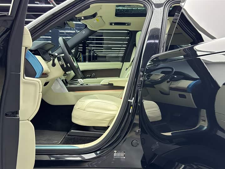 Photo 6 - Land Rover Range Rover