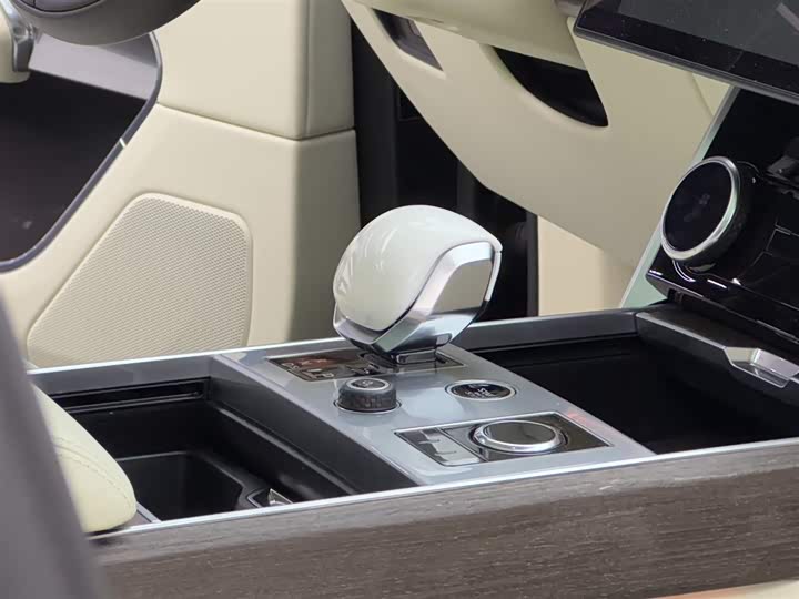 Photo 9 - Land Rover Range Rover