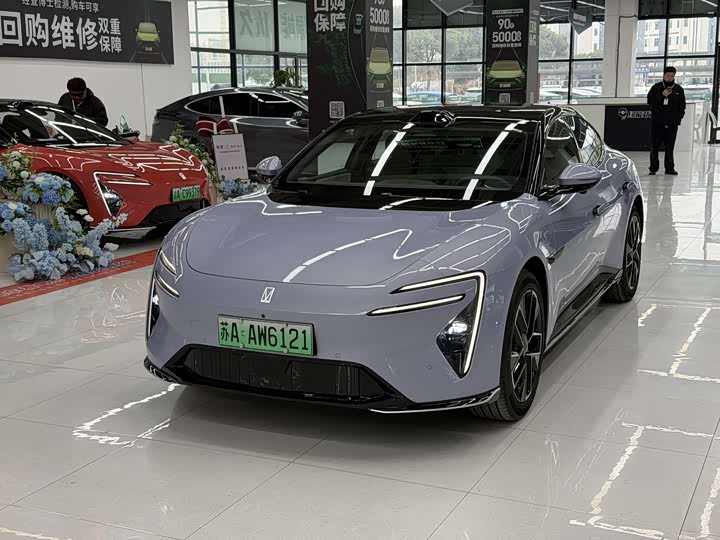 Фото 1 - Avatr 06