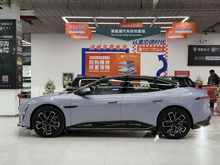 Фото 3 - Avatr 06