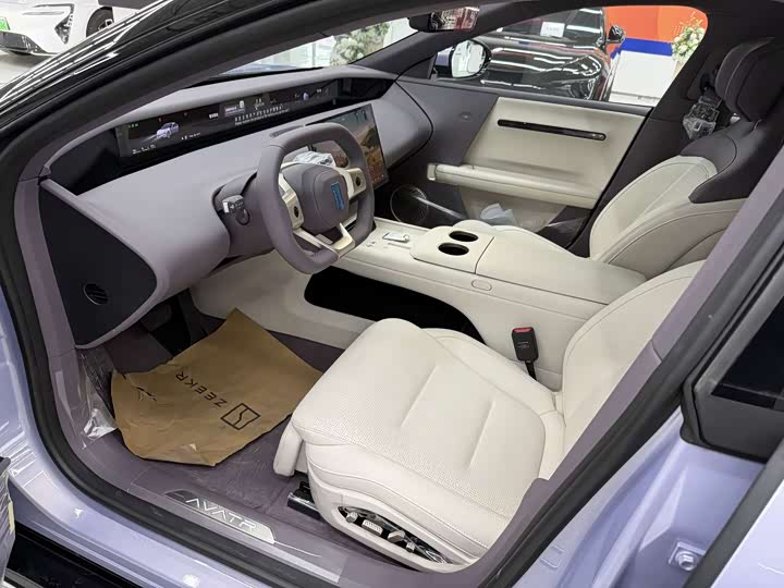 Фото 4 - Avatr 06