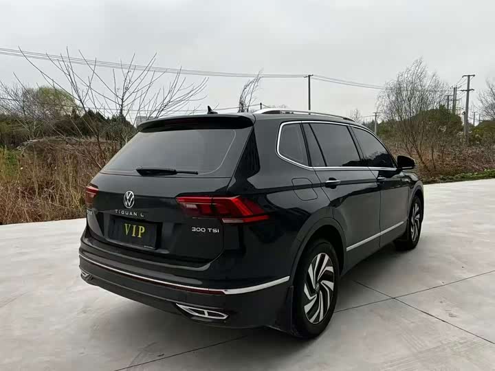 Photo 7 - Volkswagen Tiguan L Pro