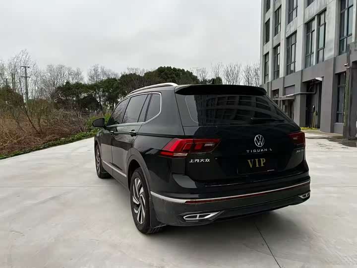 Photo 9 - Volkswagen Tiguan L Pro