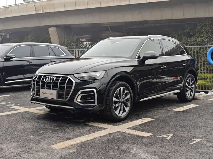 Фото 1 - Audi Q5L