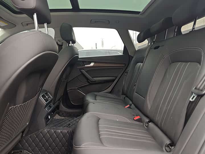 Фото 6 - Audi Q5L