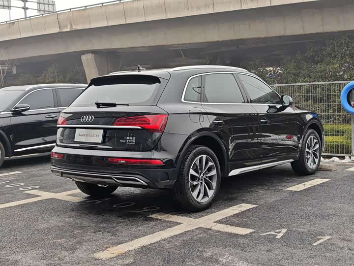 Фото 7 - Audi Q5L