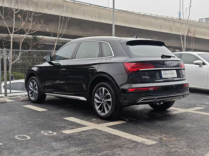 Фото 9 - Audi Q5L