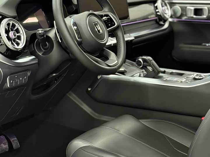 Фото 3 - Tank 400 Hybrid