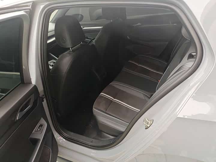 Фото 7 - Volkswagen Golf