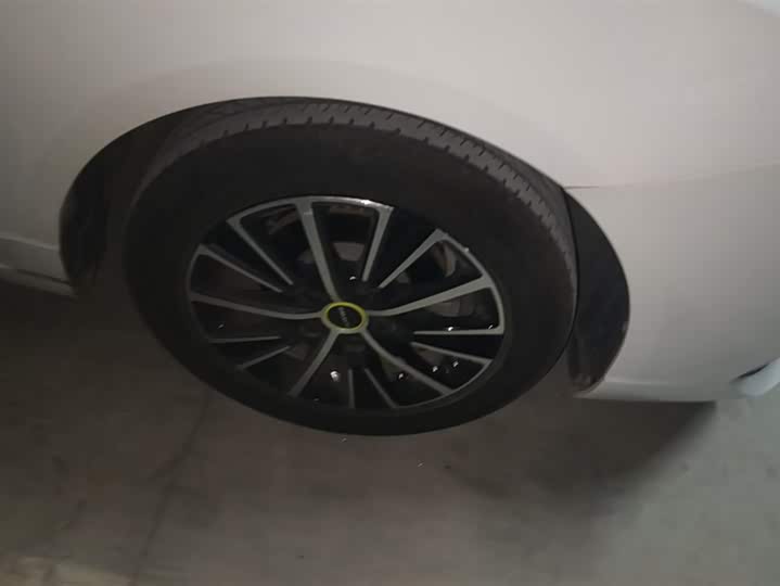 Фото 6 - Roewe i5