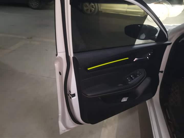 Фото 7 - Roewe i5