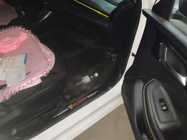 Фото 8 - Roewe i5