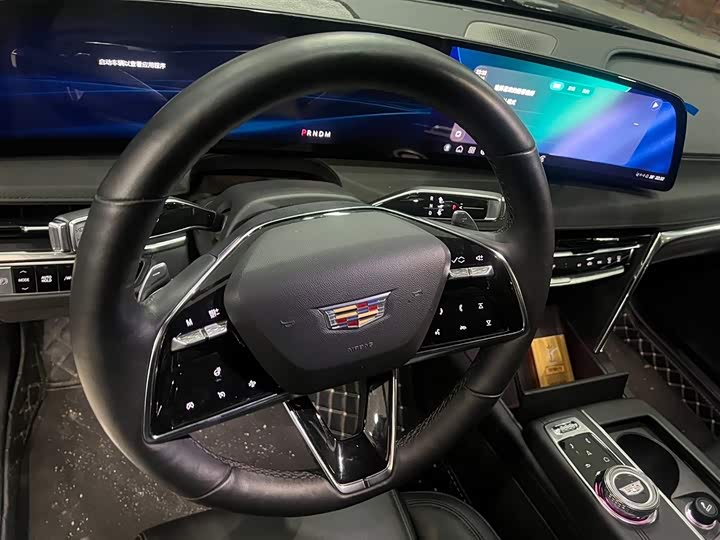 Фото 8 - Cadillac CT6