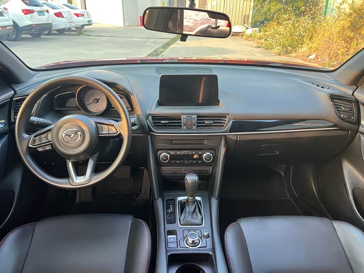 Photo 7 - Mazda CX-4