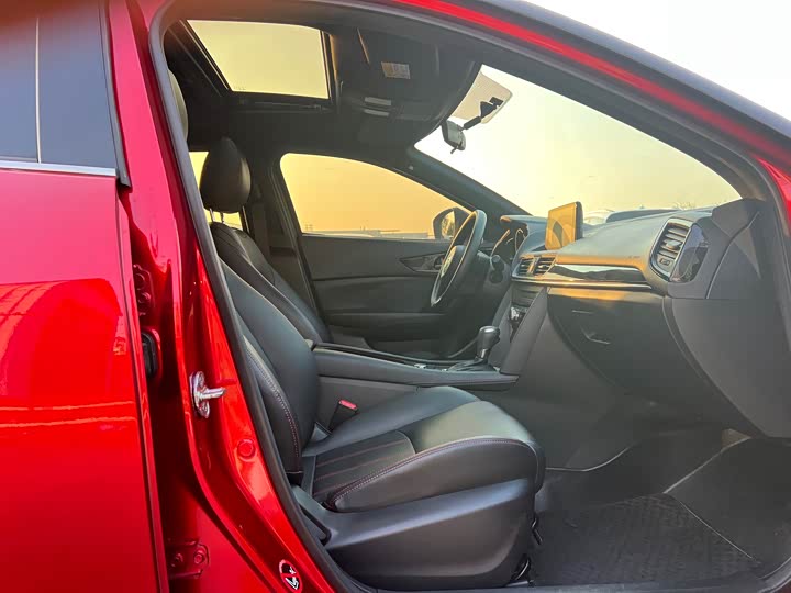 Photo 8 - Mazda CX-4