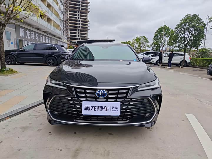 Photo 2 - Toyota Avalon