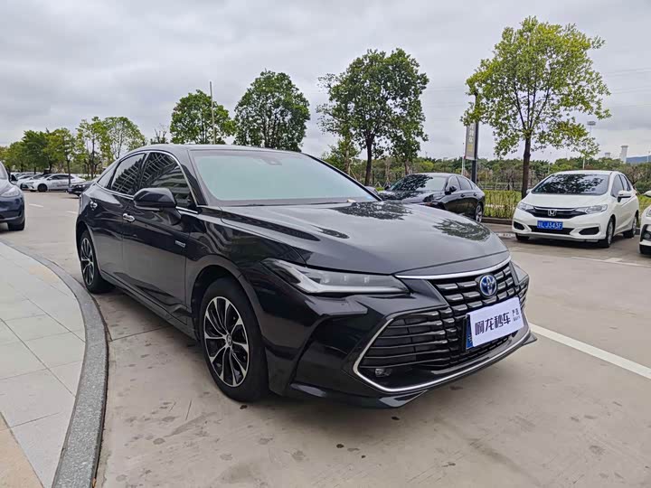 Photo 3 - Toyota Avalon