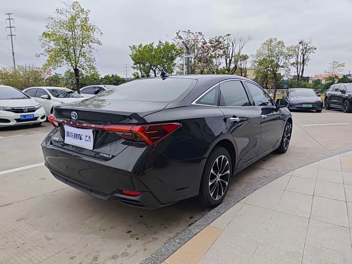 Photo 4 - Toyota Avalon