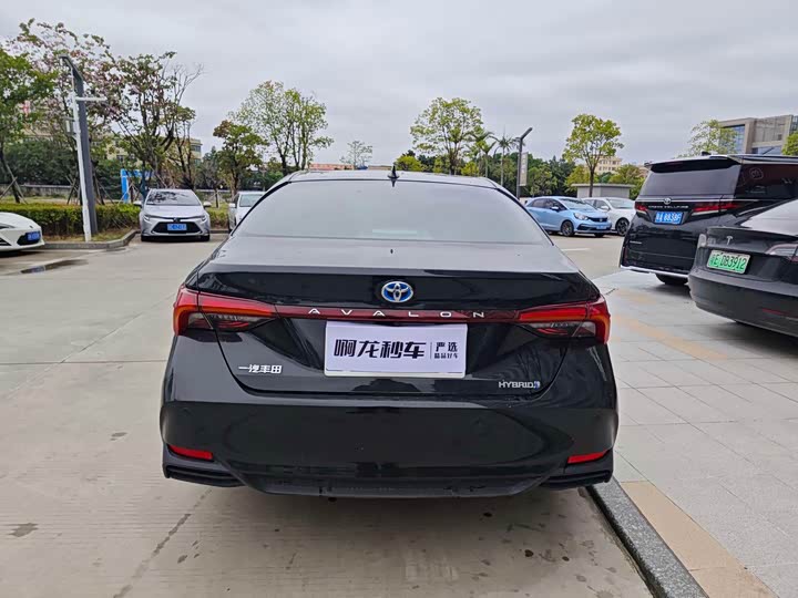 Photo 5 - Toyota Avalon