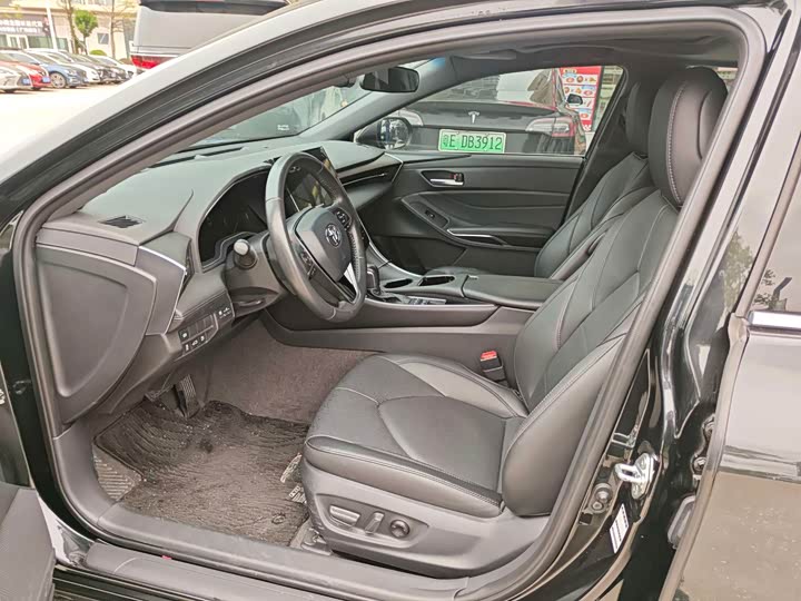 Photo 7 - Toyota Avalon