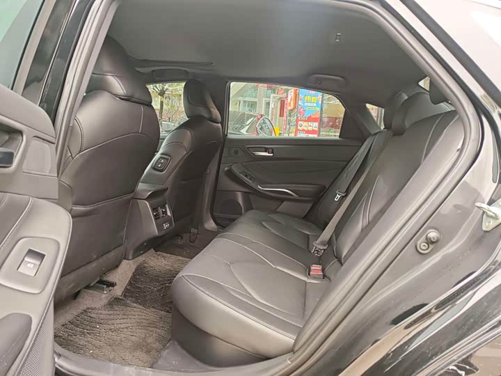 Photo 8 - Toyota Avalon