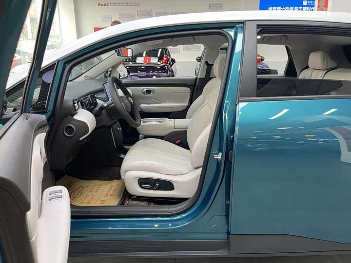 Фото 3 - GAC Aion UT