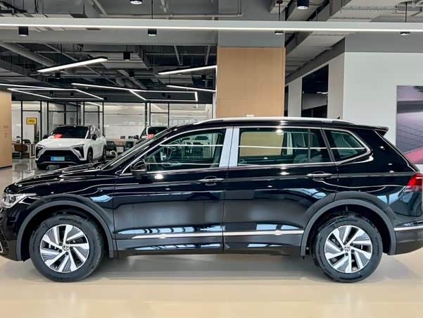 Фото 5 - Volkswagen Tiguan L Hybrid