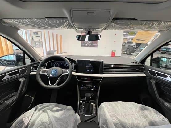 Фото 7 - Volkswagen Tiguan L Hybrid