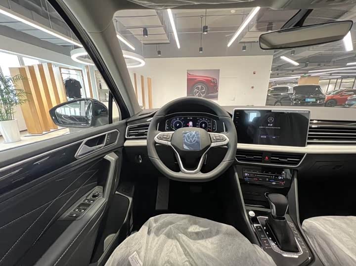 Фото 8 - Volkswagen Tiguan L Hybrid