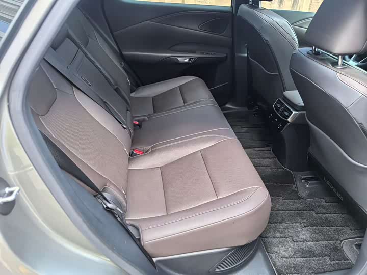 Фото 8 - Lexus RX