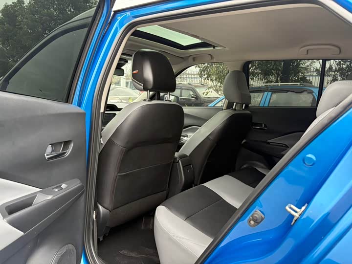 Photo 5 - Nissan Kicks