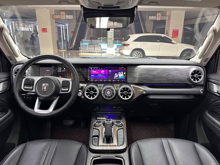 Фото 9 - Tank 300