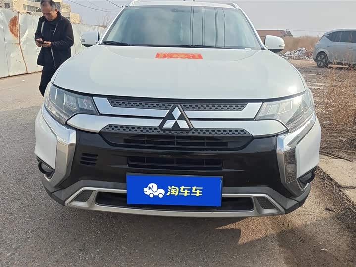 Фото 2 - Mitsubishi Outlander