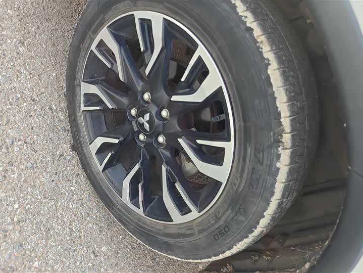 Фото 6 - Mitsubishi Outlander