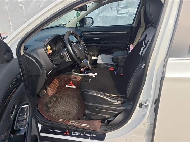 Фото 9 - Mitsubishi Outlander