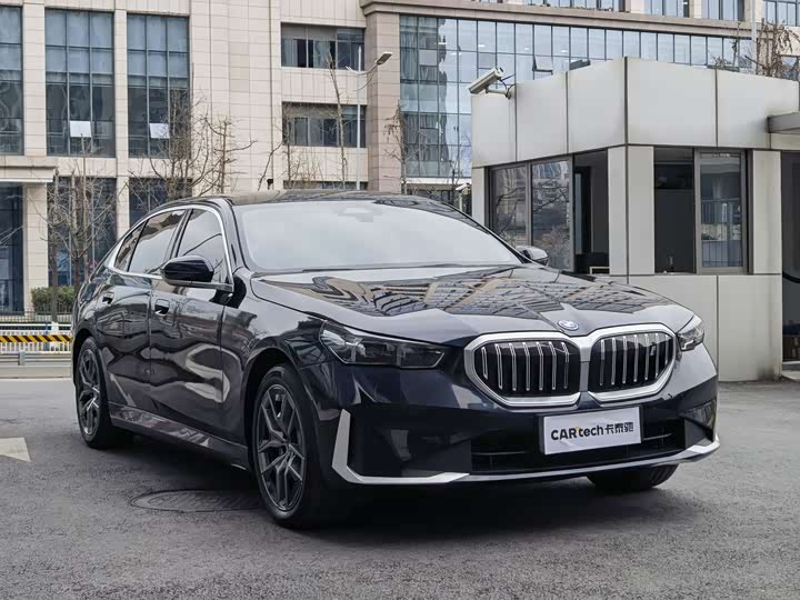 Фото 3 - BMW i5