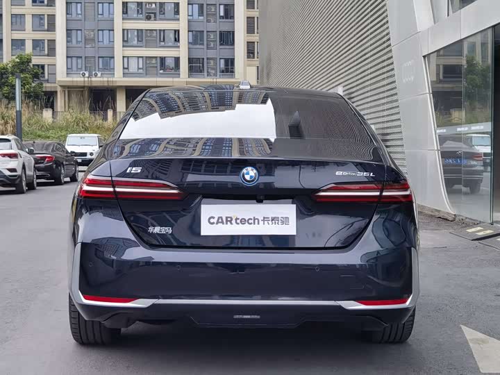 Фото 6 - BMW i5