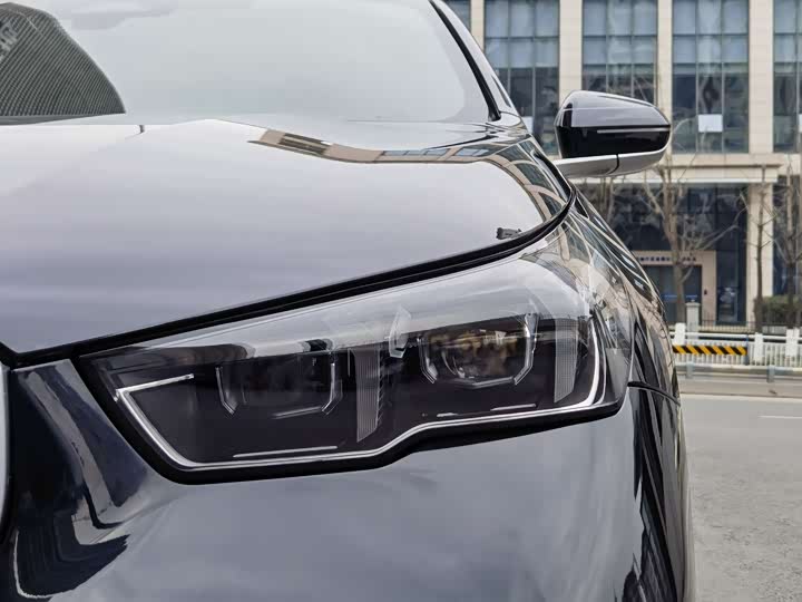 Фото 9 - BMW i5