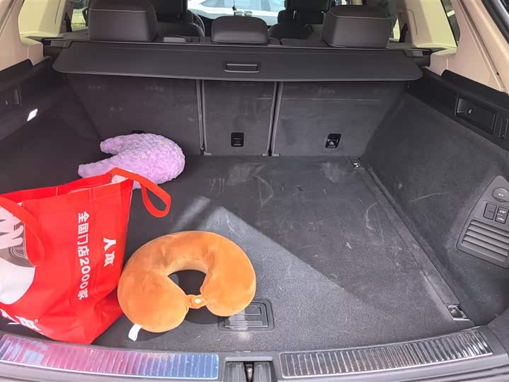 Фото 4 - Volkswagen Touareg