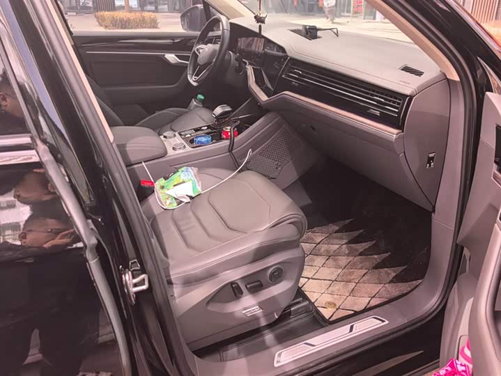 Фото 8 - Volkswagen Touareg