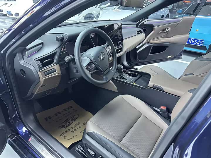 Фото 5 - Lexus ES