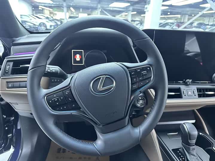 Фото 7 - Lexus ES