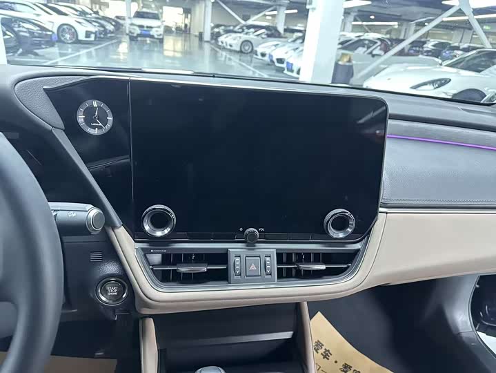 Фото 8 - Lexus ES