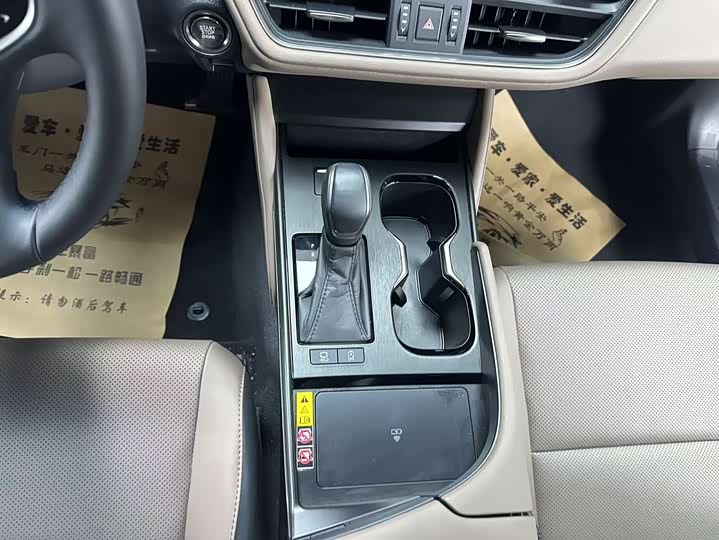 Фото 9 - Lexus ES