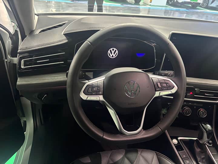 Фото 6 - Volkswagen Sagitar L